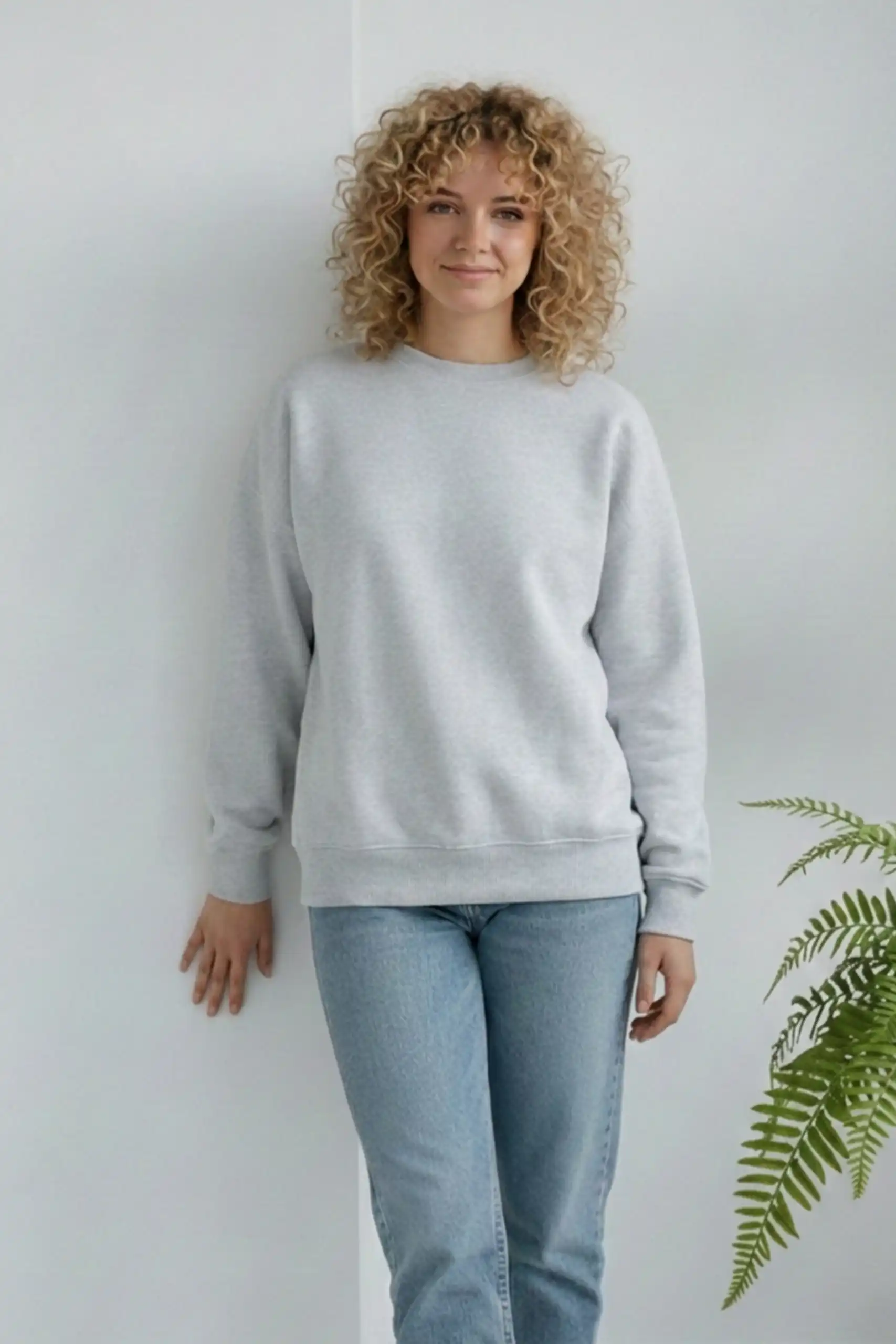 Oversized grey fleece sweatshirt with relaxed fit and printed design