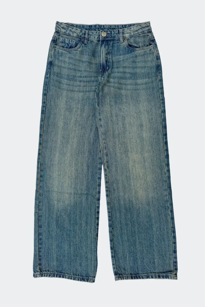Women’s vintage blue faded straight baggy jeans